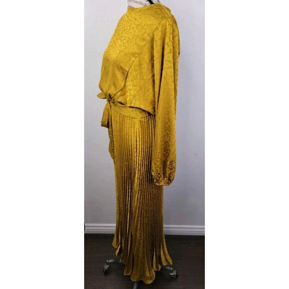 NWOT Flying Tomato Maxi Dress SZ Small Long Sleeves Self Belt Pleated Mustard - Picture 5 of 13